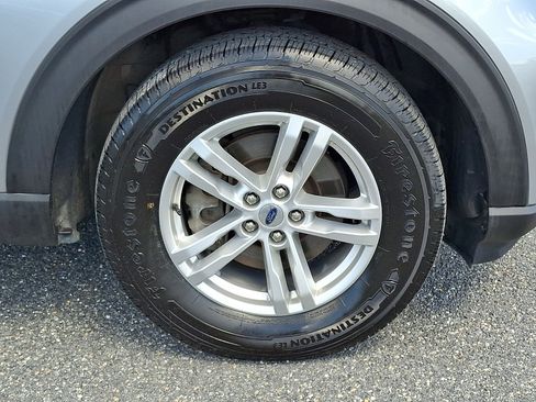 Used 2020 Ford Explorer XLT w/ Equipment Group 202A AWD/4WD image 9