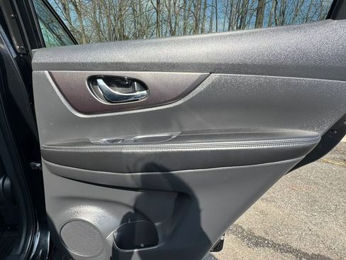 Used 2016 Nissan Rogue SV w/ SV Premium Package AWD/4WD image 22