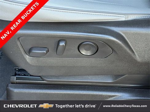 Used 2023 GMC Yukon XL SLT image 25