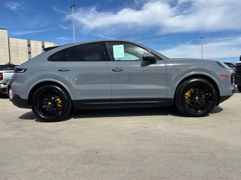 Used 2024 Porsche Cayenne Coupe image 3