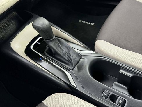 Used 2025 Toyota Corolla LE FWD image 32