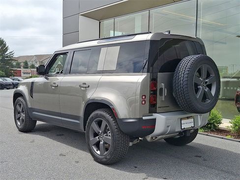 New 2025 Land Rover Defender 110 S image 4