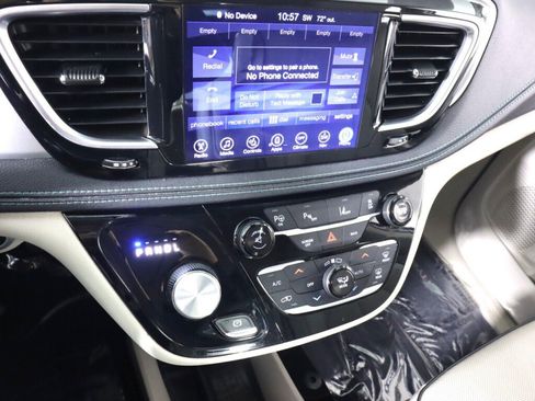 Used 2017 Chrysler Pacifica Platinum FWD image 15