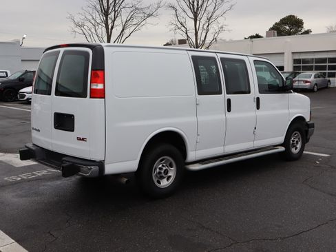 Used 2024 GMC Savana 2500 w/ Driver Convenience Package image 10