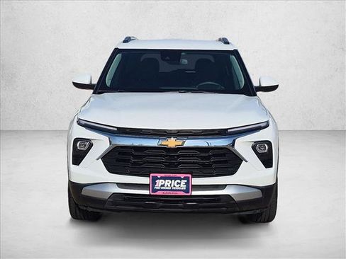 Used 2025 Chevrolet TrailBlazer LT AWD/4WD image 2