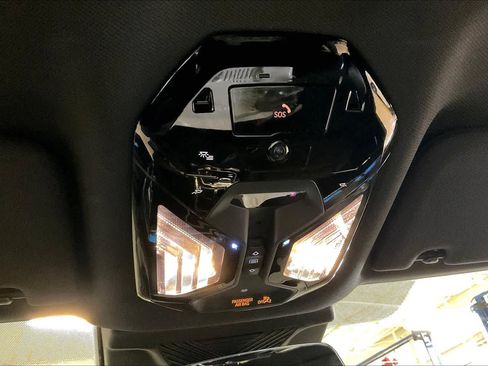 Used 2025 BMW 740i image 36