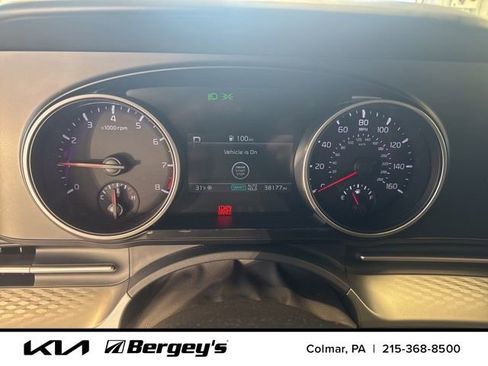 Used 2023 Kia Carnival LX image 11