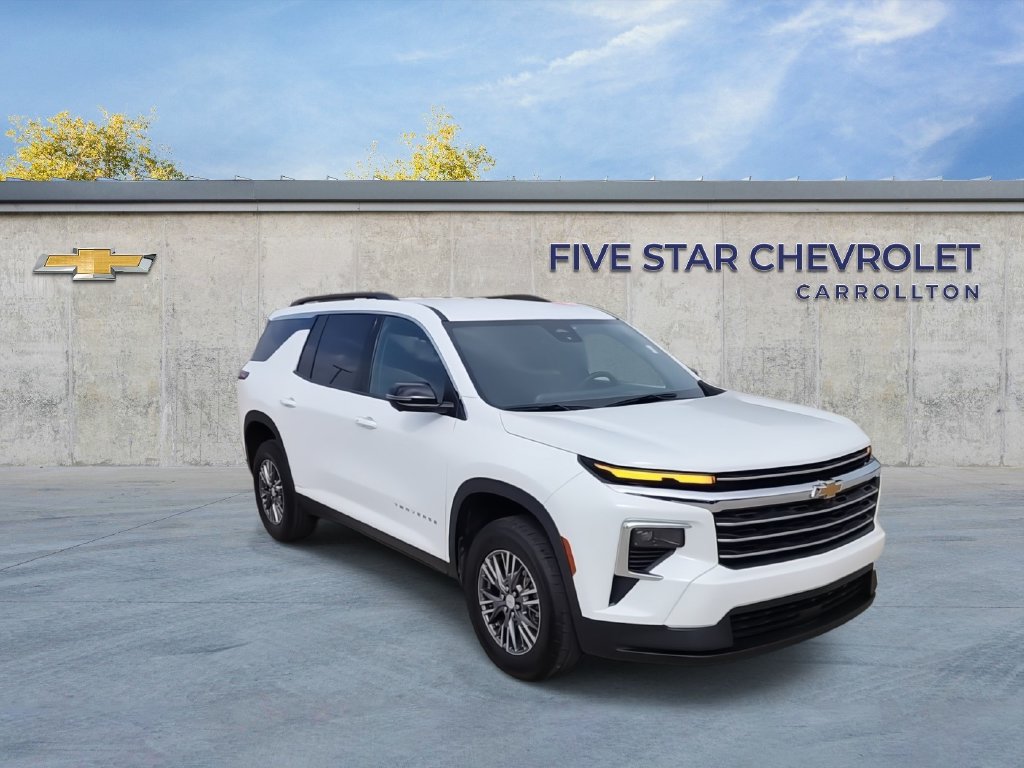 Used 2024 Chevrolet Traverse LT FWD image 2