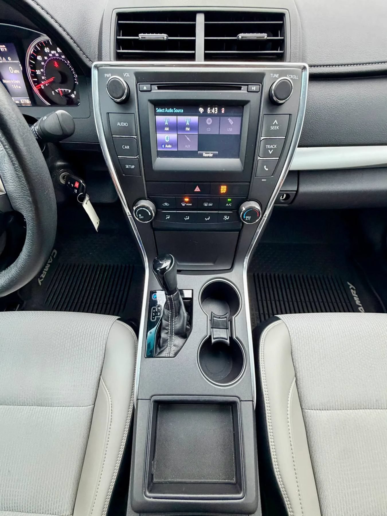 Used 2017 Toyota Camry SE FWD image 13
