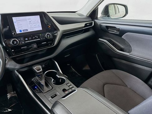 Used 2023 Toyota Highlander LE image 22