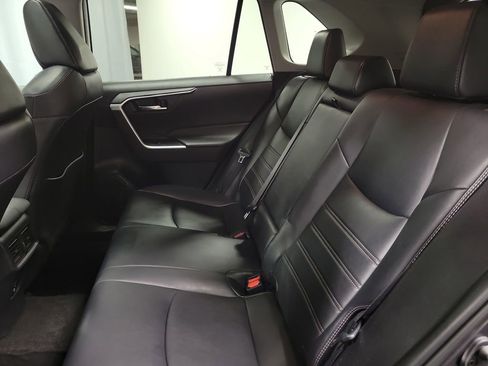 Used 2021 Toyota RAV4 XLE Premium image 21