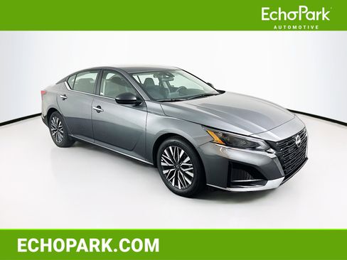 Used 2025 Nissan Altima 2.5 SV image 1