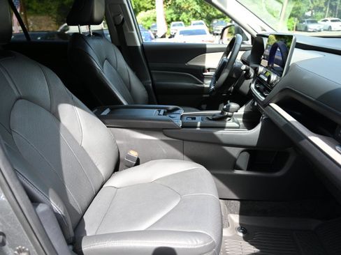 Used 2025 Toyota Grand Highlander AWD Hybrid image 26