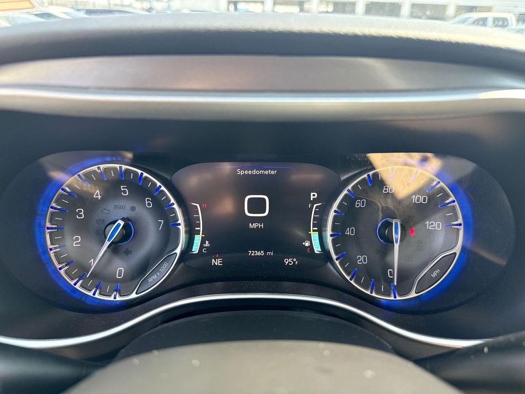 Used 2024 Chrysler Pacifica Touring-L FWD image 53