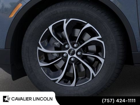 Used 2026 Lincoln Nautilus Premier AWD/4WD image 19