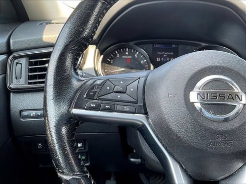 Used 2020 Nissan Rogue SV FWD image 13