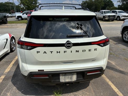 Used 2023 Nissan Pathfinder SV w/ SV Premium Package FWD image 7