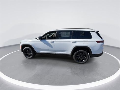 New 2025 Jeep Grand Cherokee L Altitude image 5