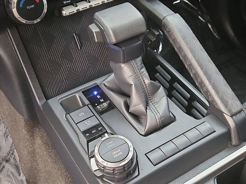 Used 2025 Toyota 4Runner SR5 AWD/4WD image 17