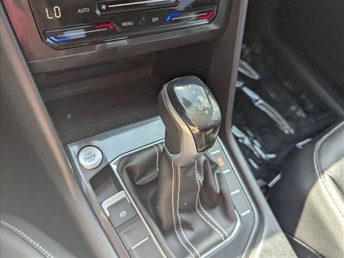 Used 2022 Volkswagen Tiguan SE AWD/4WD image 11