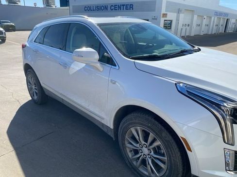 Used 2021 Cadillac XT5 Premium Luxury image 3