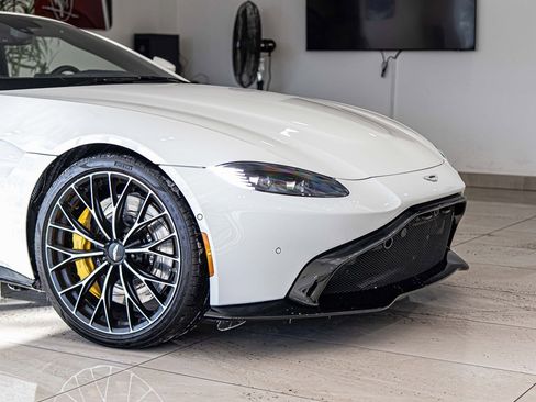 Used 2023 Aston Martin V8 Vantage image 3