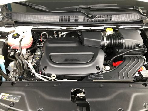 Used 2023 Chrysler Pacifica Touring-L w/ S Appearance Package FWD image 3