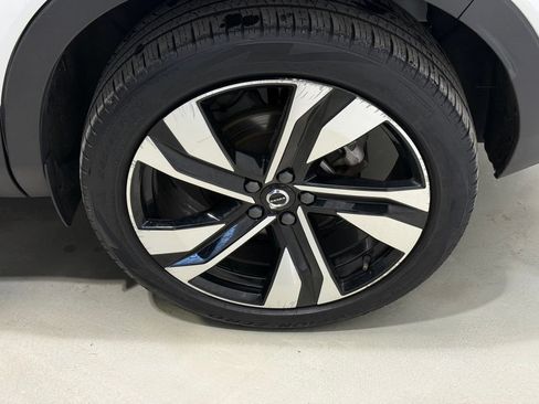Used 2024 Volvo XC40 B5 Plus w/ Climate Package AWD/4WD image 9