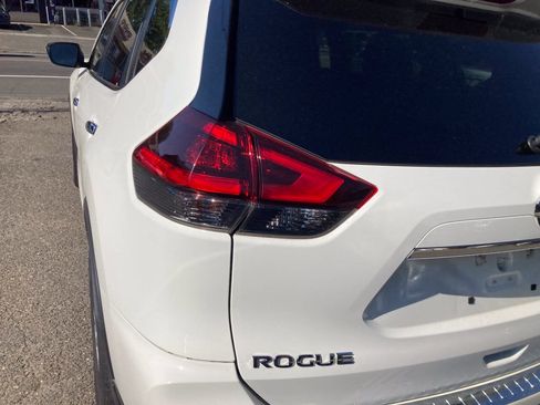Used 2019 Nissan Rogue S w/ Special Edition Package AWD/4WD image 8