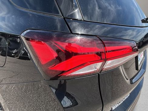 Used 2023 Chevrolet Equinox Premier AWD/4WD image 28