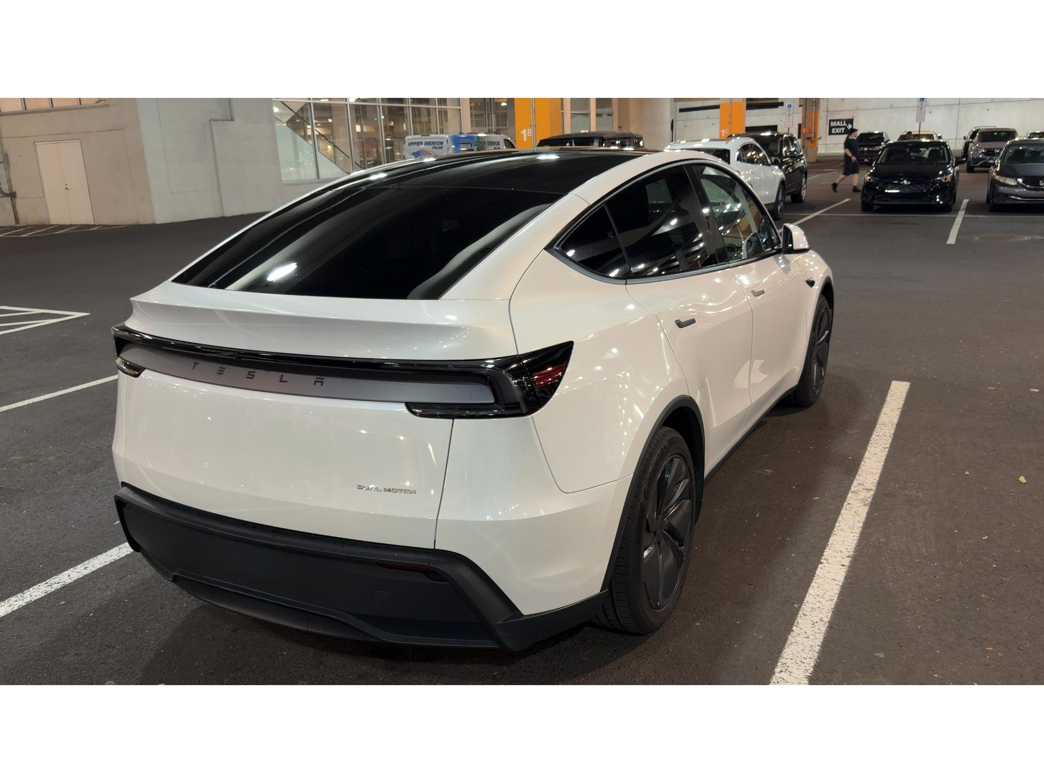 Used 2026 Tesla Model Y AWD image 5