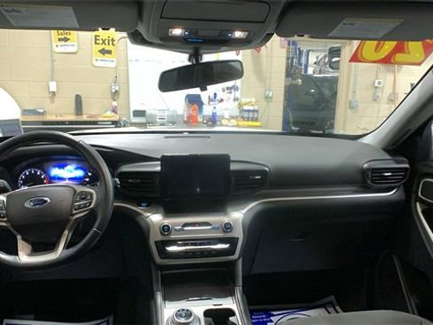 Used 2020 Ford Explorer XLT w/ Comfort Package image 14