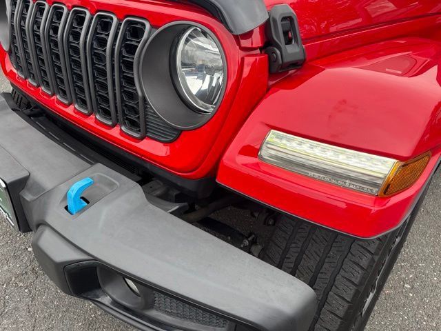 Used 2024 Jeep Wrangler Unlimited w/ Convenience Group AWD/4WD image 31