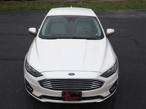 Used 2019 Ford Fusion SE w/ Equipment Group 151A FWD image 3