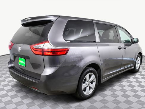 Used 2020 Toyota Sienna L image 8