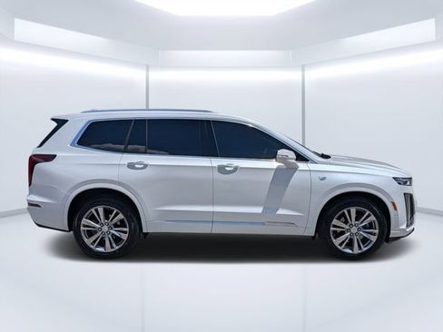 Used 2024 Cadillac XT6 Premium Luxury w/ Technology Package AWD/4WD image 2