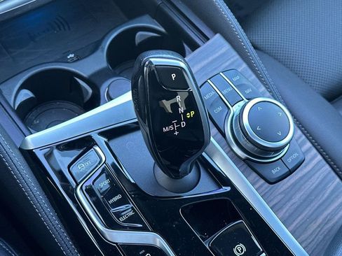 Used 2022 BMW 530e xDrive w/ Premium Package image 21