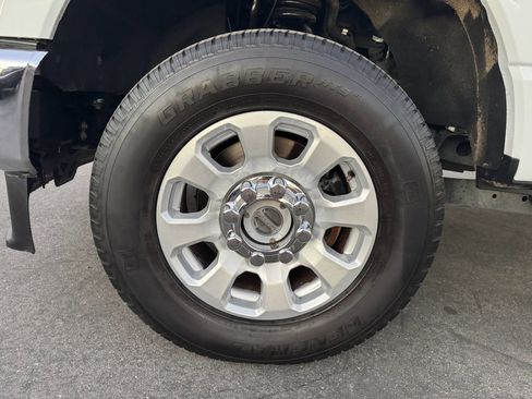 Used 2024 Ford F250 XLT image 11