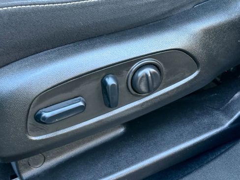 Used 2023 GMC Acadia SLE w/ Driver Convenience Package image 17