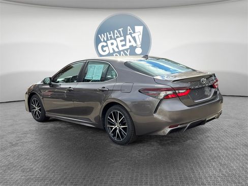 Used 2022 Toyota Camry SE image 7