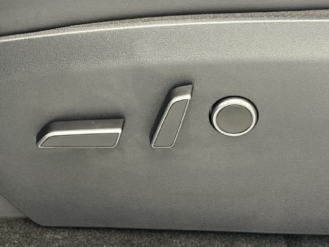 Used 2023 Tesla Model Y Long Range AWD/4WD image 22