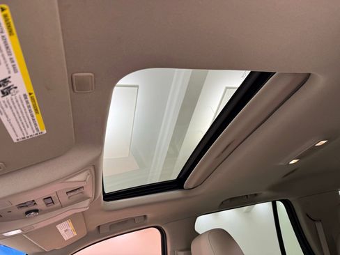 Used 2017 Cadillac Escalade Luxury image 17