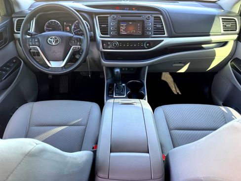 Used 2019 Toyota Highlander LE image 22