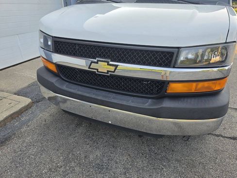 Used 2015 Chevrolet Express 3500 LT w/ LT Preferred Equipment Group RWD image 4