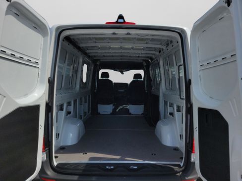 New 2025 Mercedes-Benz Sprinter 2500 image 28