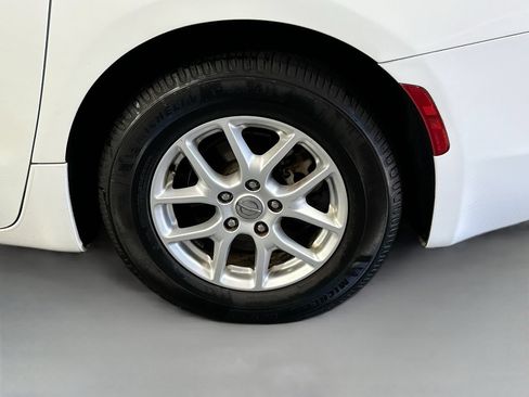 Used 2018 Chrysler Pacifica LX FWD image 35