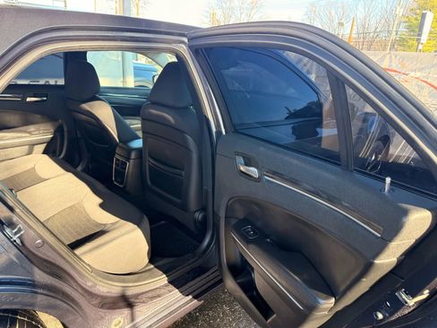 Used 2019 Chrysler 300 Touring w/ Sport Appearance Package image 21