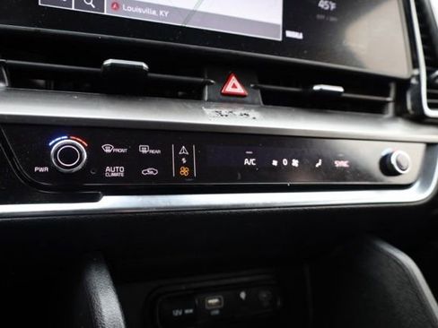 Used 2025 Kia Sportage EX image 29