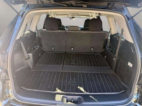 Used 2018 Toyota Highlander LE image 22