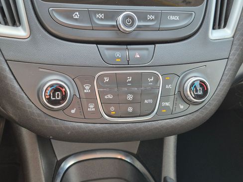 Used 2022 Chevrolet Malibu LT FWD image 24